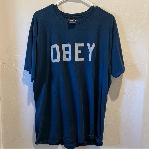 Mens Obey brand tshirt navy blue size L - Picture 1 of 2